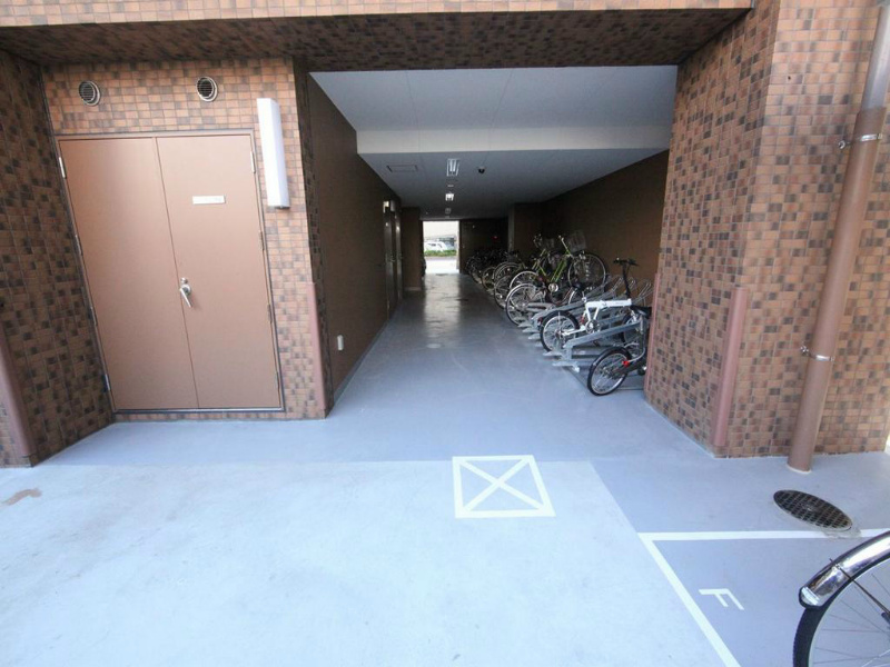 プレサンス桜通グレイス 屋付駐輪場