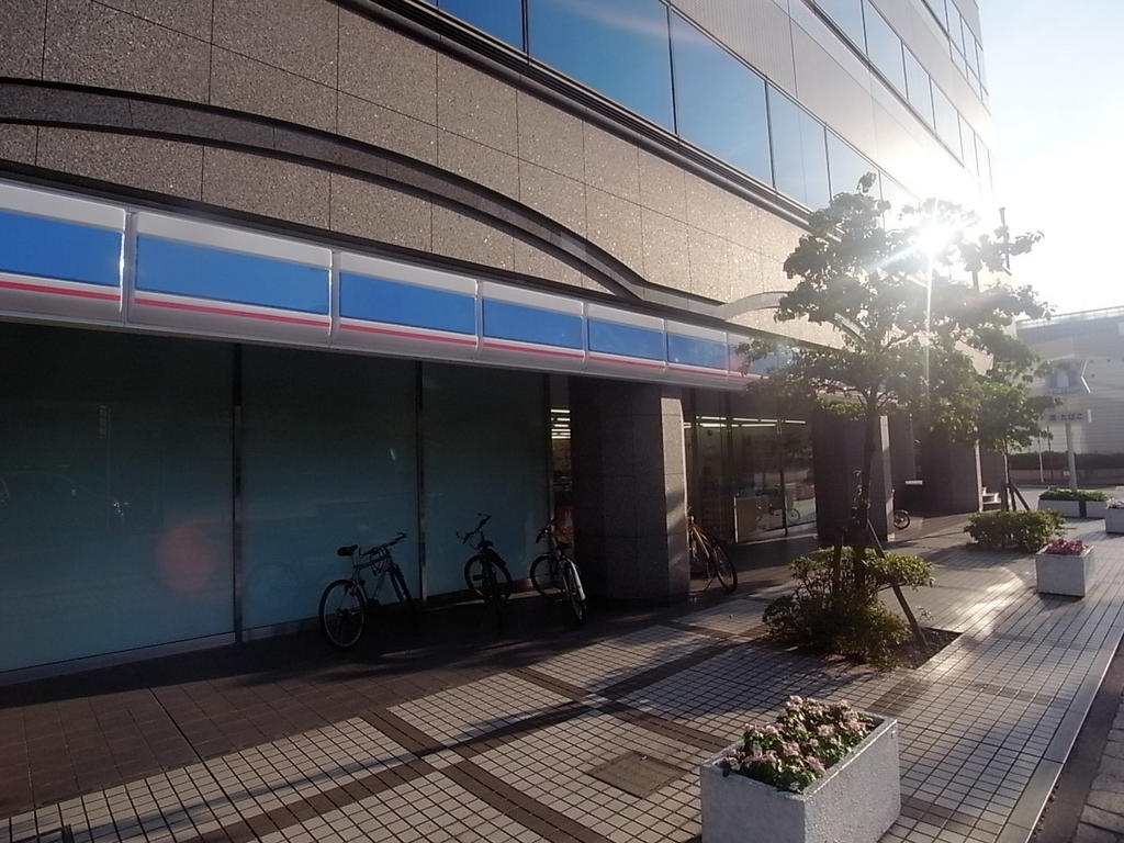 プレサンス桜通グレイス ローソン高岳駅南店 (コンビニ)