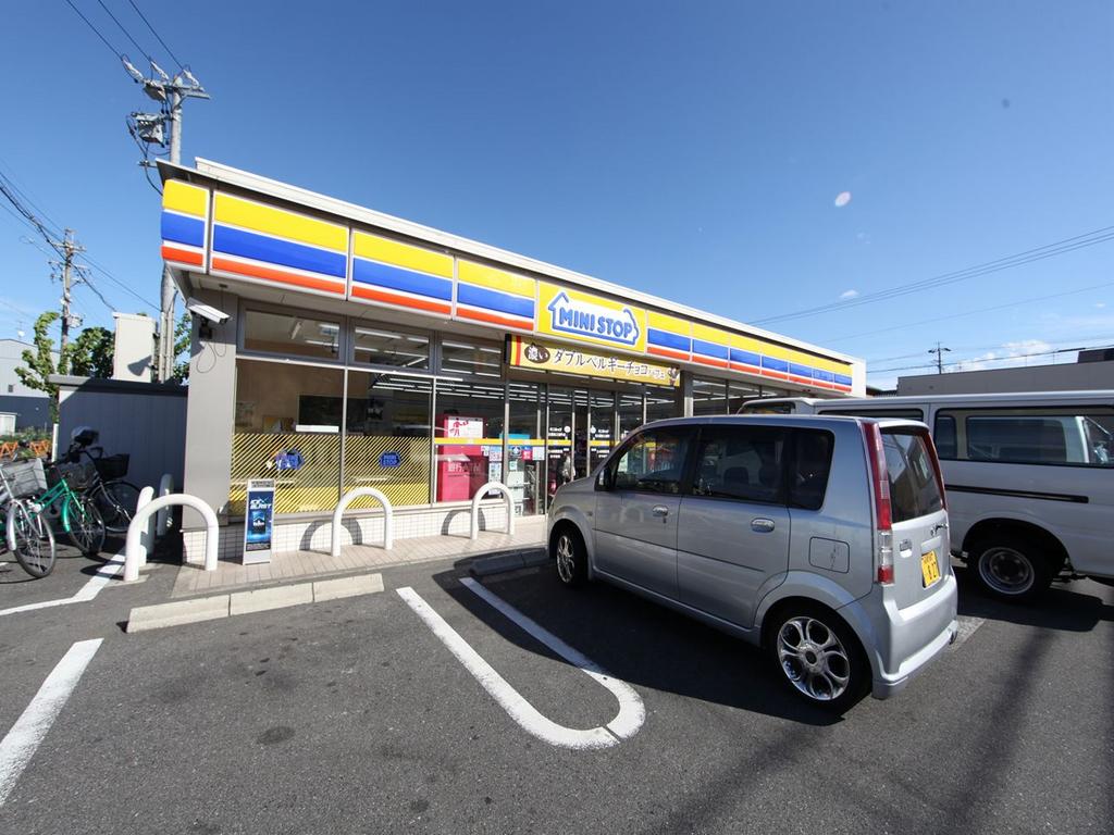 ＲＥＧＡＬＥＳＴ東枇杷島 ミニストップ 名古屋猪之越町店 (コンビニ)