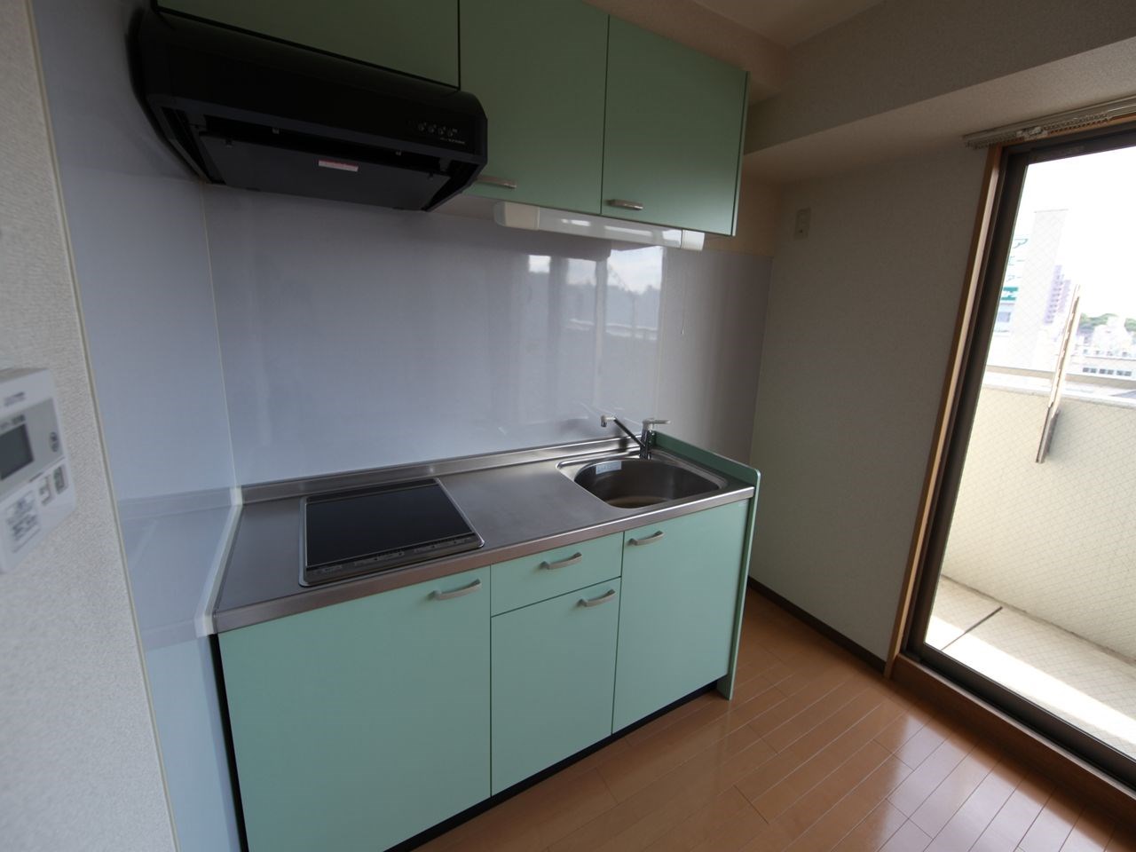 サンマール金山南 システムキッチン（ＩＨ2口コンロ付）