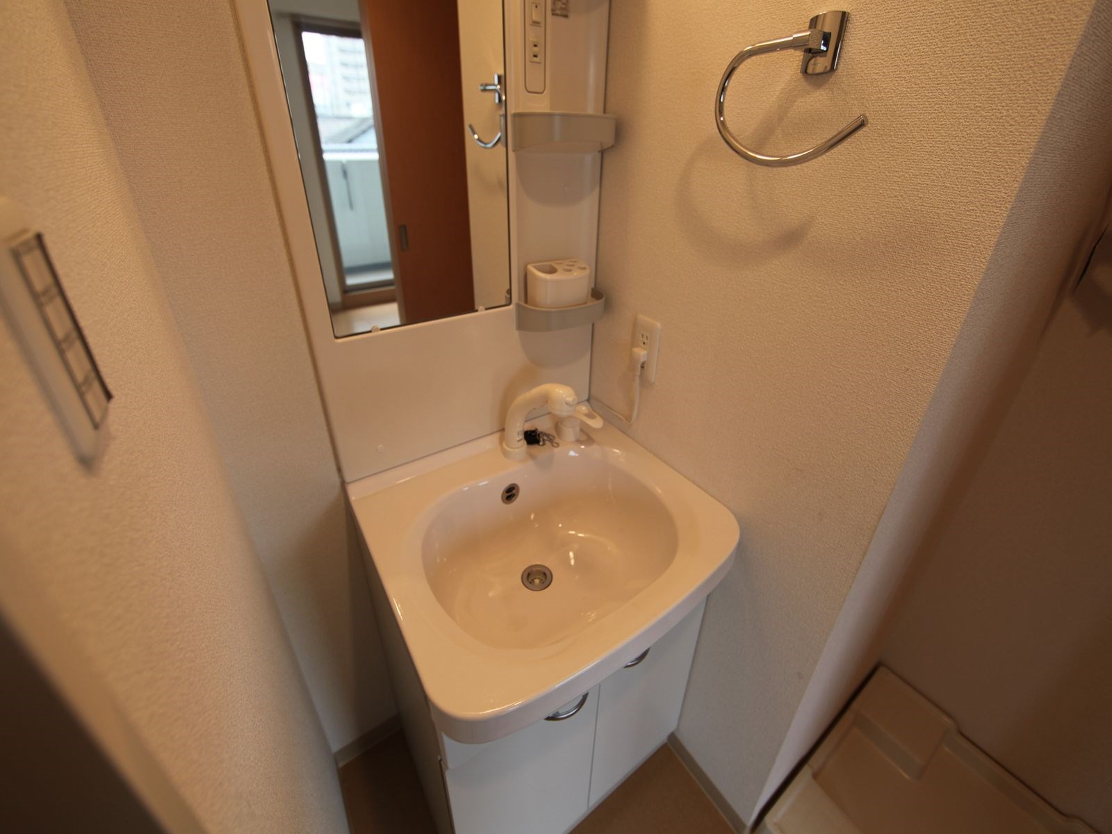 フローラル東別院 脱衣所　独立洗面台（シャンプードレッサー）洗濯機用意できます