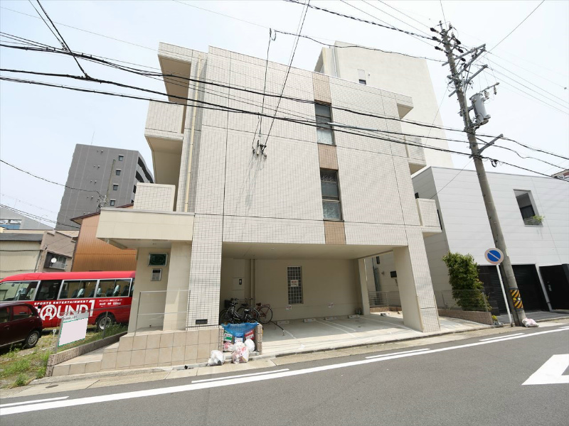 外観　オートロック　屋根付き駐輪場　外壁タイル張り