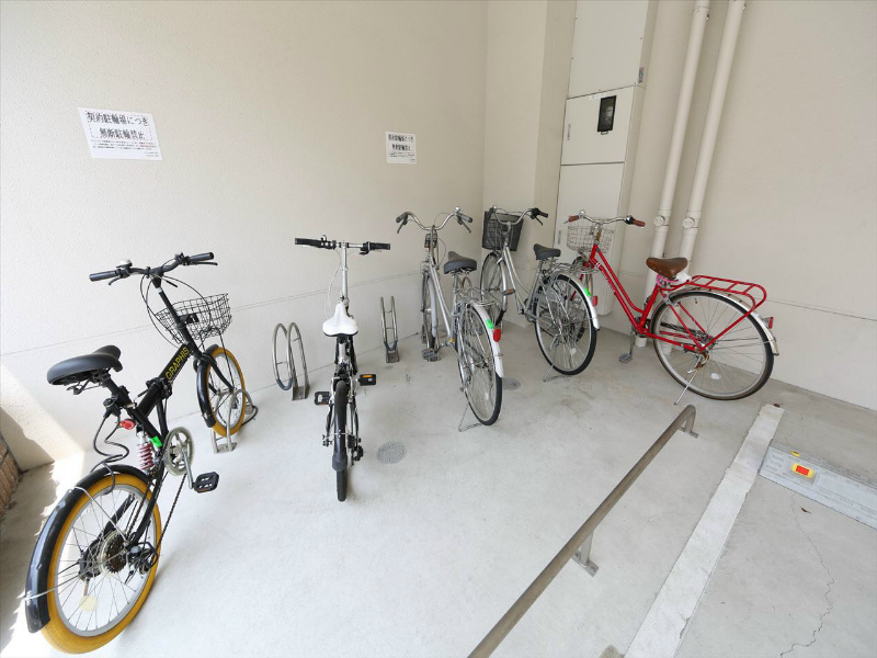 アーバンハイツ名駅南 屋根付き駐輪場