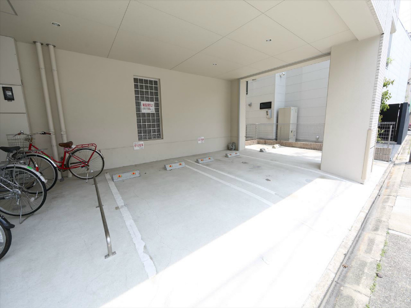 アーバンハイツ名駅南 敷地内平面駐車場