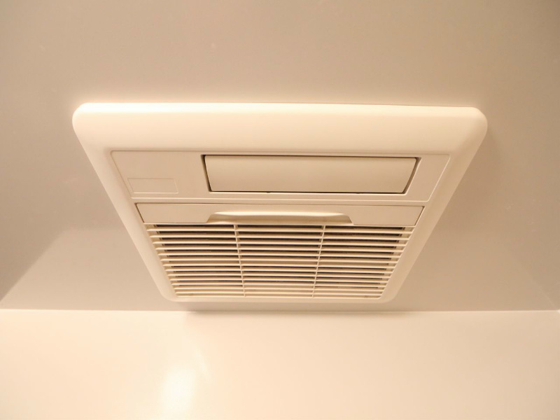 泉アパートメント 浴室暖房乾燥機　　24時間換気バスルーム