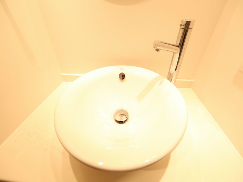 泉アパートメント 脱衣所　デザイン独立洗面台　洗濯機ご用意できます