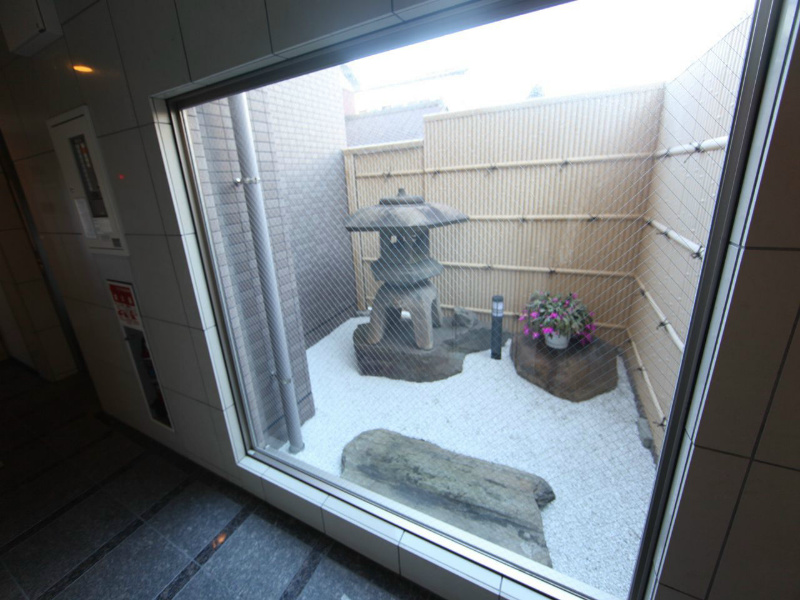 ロア金山 エントランス　防犯カメラ付　オートロック付