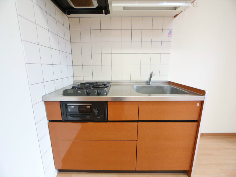 ロア金山 システムキッチン（ガス2口グリル）冷蔵庫レンジ等用意できます