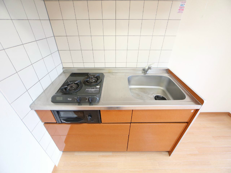 ロア金山 システムキッチン（ガス2口グリル）冷蔵庫レンジ等用意できます