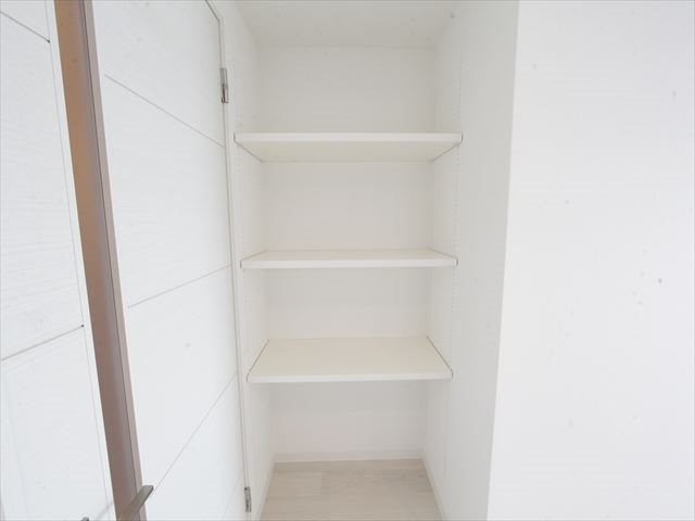 オークスクエア吹上 収納棚有り
