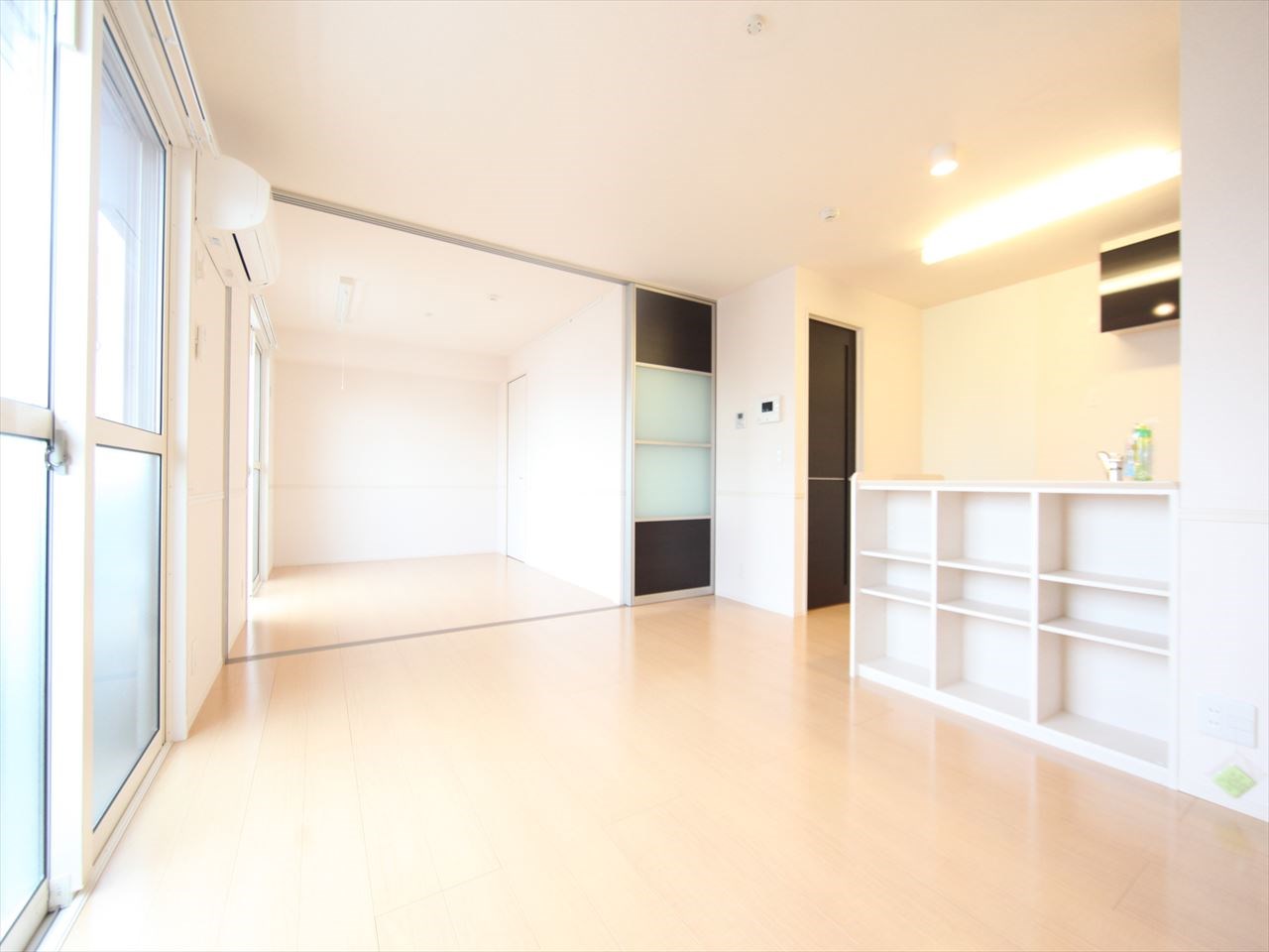 Ｃａｓａ　ｔｅｒｒｅ（カーサテール） ＬＤＫ12.8帖　洋室5.9帖　つなげても仕切っても使えます