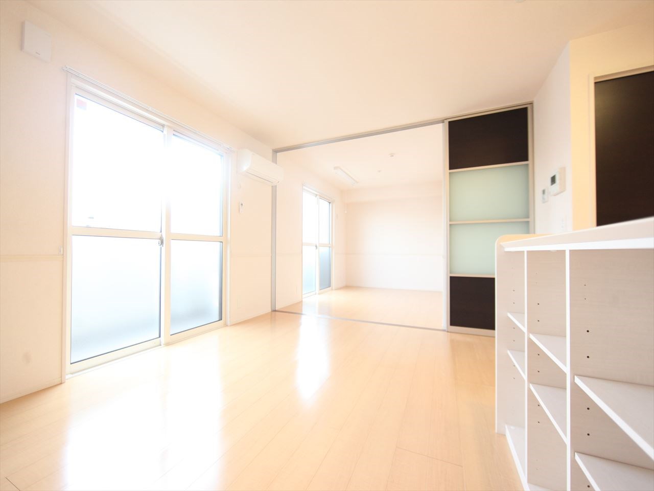 Ｃａｓａ　ｔｅｒｒｅ（カーサテール） ＬＤＫ12.8帖　洋室5.9帖　つなげても仕切っても使えます