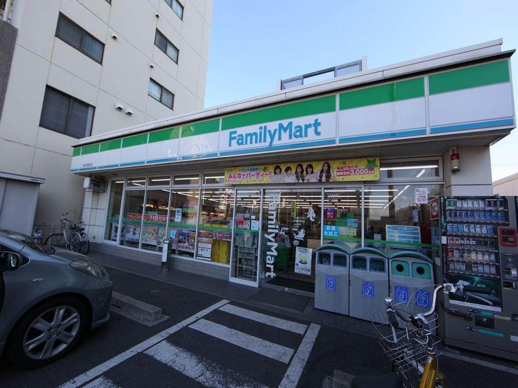 ジュネス桜駅前 ファミリーマート 桜本町駅前店 (コンビニ)