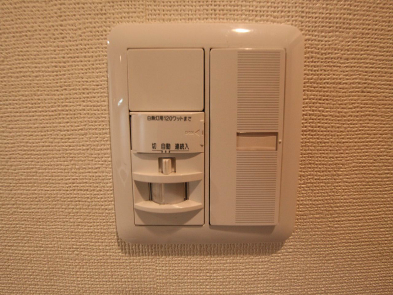 アンジュール栄 玄関オートライト