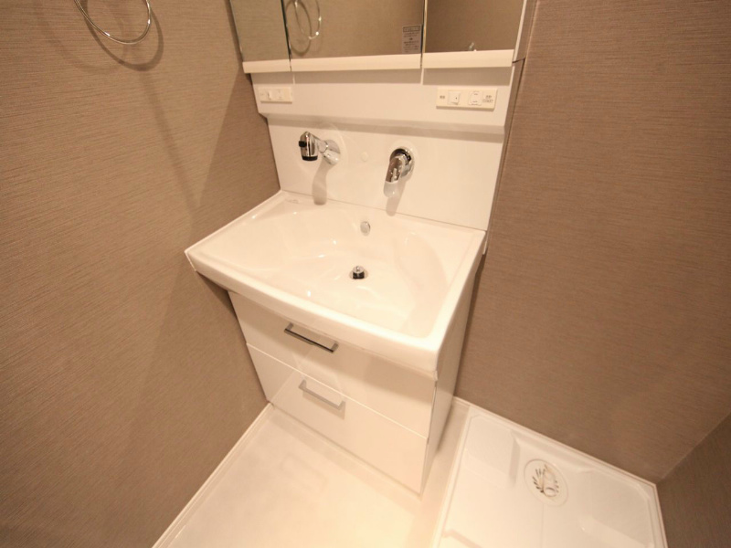 プルミエール 脱衣所　独立洗面台（シャンプードレッサー）洗濯機用意できます
