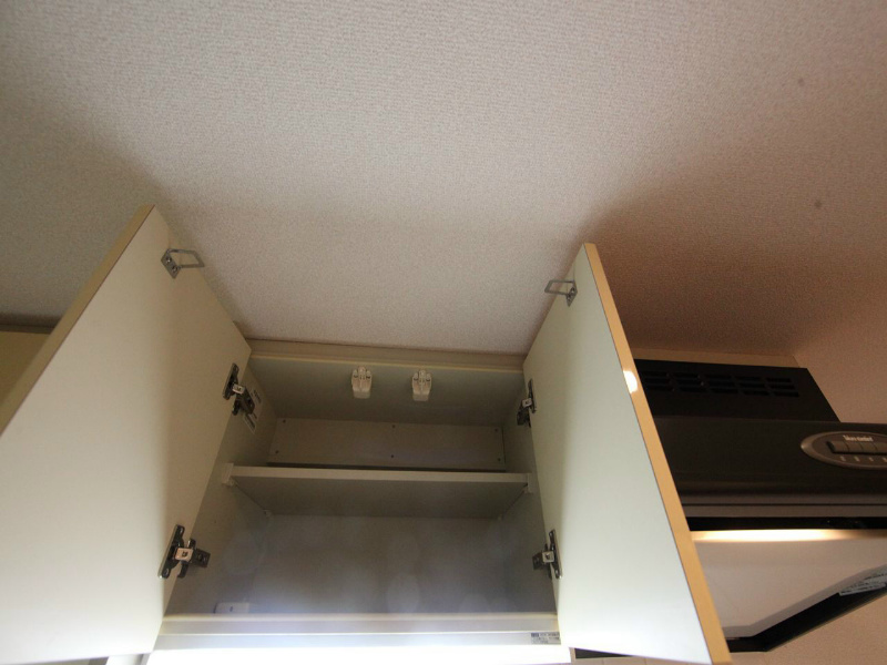 プレサンス名古屋駅前プラチナム キッチン　上部収納棚（収納充実してます）