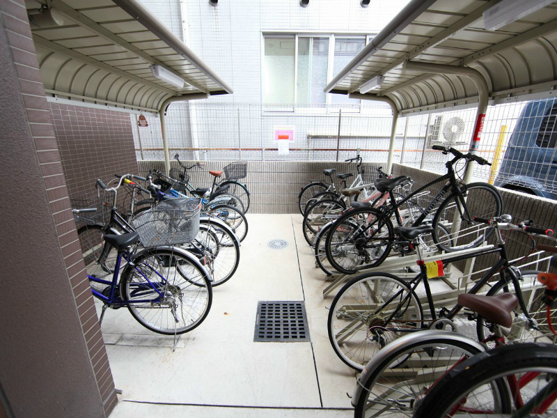 グランシャリオ金山 屋根付き駐輪場