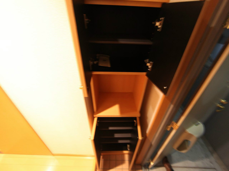 センチュリーパーク八熊 玄関　シューズボックス付（収納充実してます）