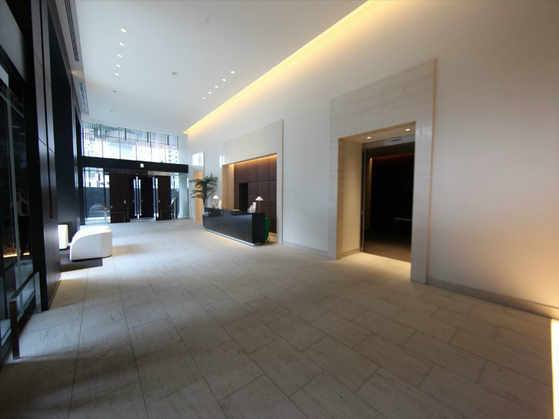 ヴィークタワー名古屋東別院 オートロック　防犯カメラ　宅配BOX　コンシェルジュ