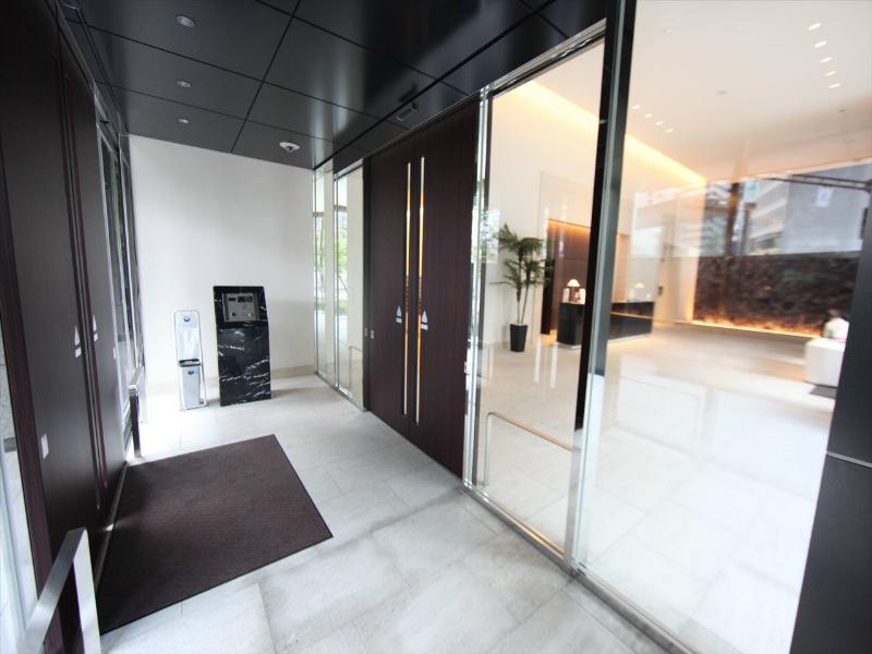 ヴィークタワー名古屋東別院 オートロック　防犯カメラ　宅配BOX　コンシェルジュ