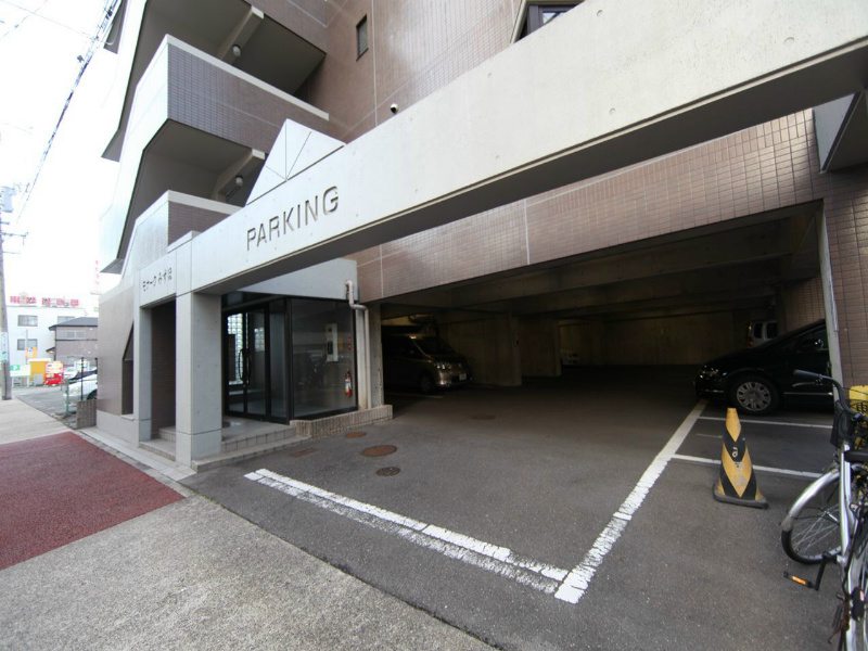 モナークみずほ 敷地内平面駐車場