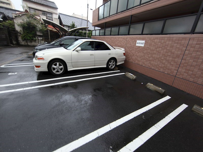 雪見ハイツ 敷地内平面駐車場