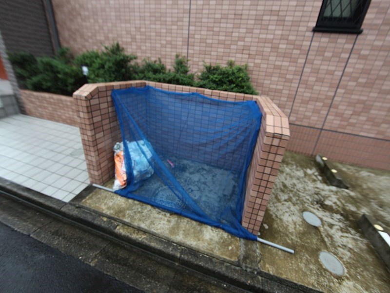雪見ハイツ 敷地内ゴミ捨て場