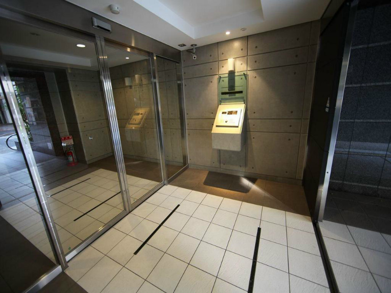 エイペックス名古屋鶴舞公園前 エントランス　オートロック　宅配ＢＯＸ　防犯カメラ　家具家電ご用意できます