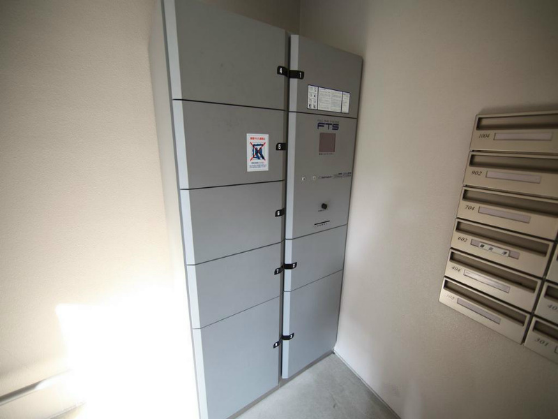 エイペックス名古屋鶴舞公園前 宅配ＢＯＸ　不在時に荷物を受け取ることができます