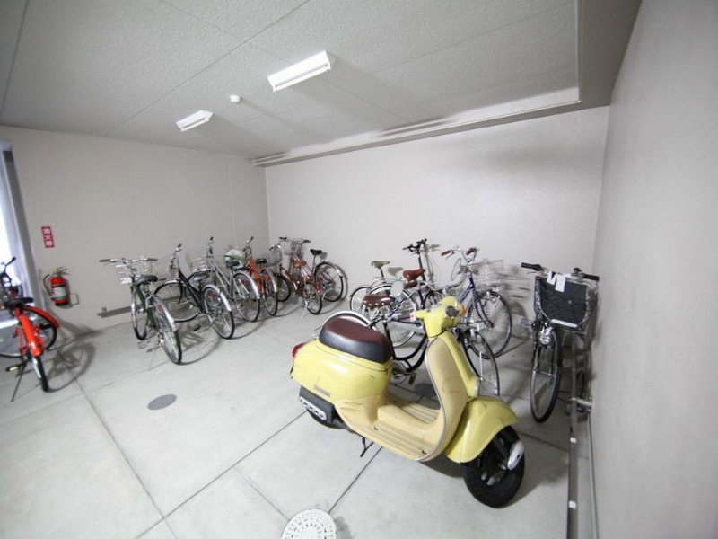 エイペックス名古屋鶴舞公園前 屋根付駐輪場