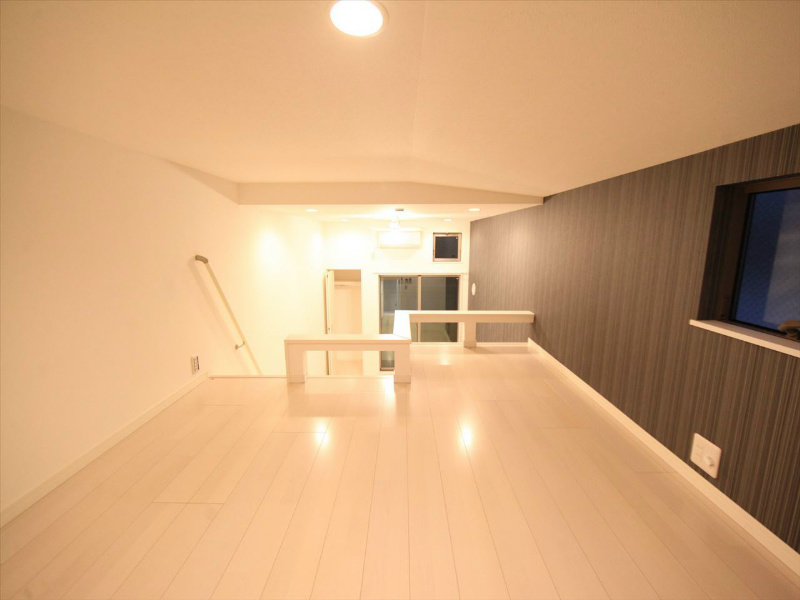 カレラ 上階ロフト6.2帖（収納としてもお部屋しても使えます）