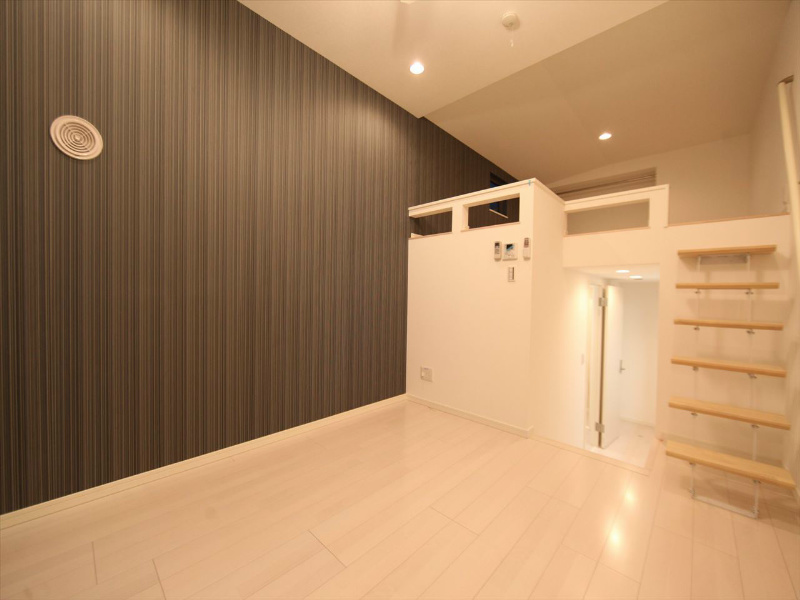 カレラ 洋室6.6帖　ロフト6.2帖（収納でもお部屋でも使えます）