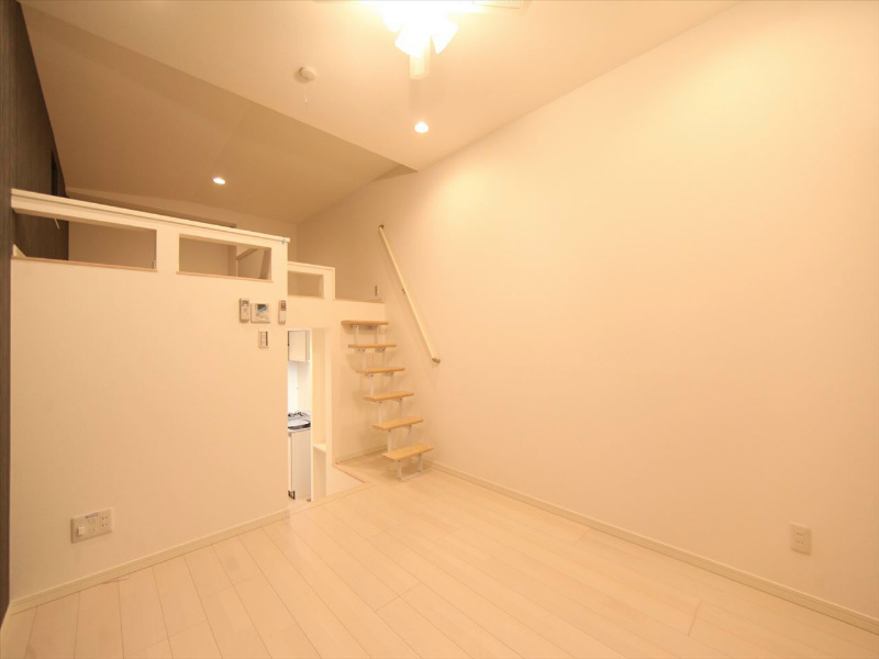 カレラ 洋室6.6帖　ロフト6.2帖（収納でもお部屋でも使えます）
