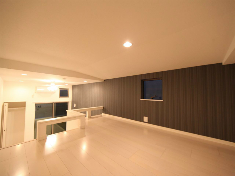 カレラ 上階ロフト6.2帖（収納としてもお部屋しても使えます）