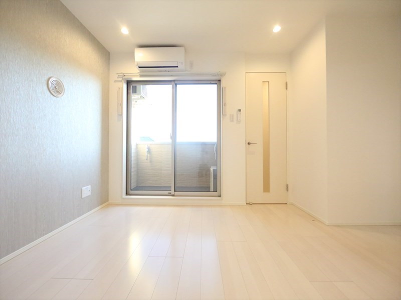 ラファータ名駅 ＬＤＫ9.1帖　2面採光　エアコン完備　バルコニー