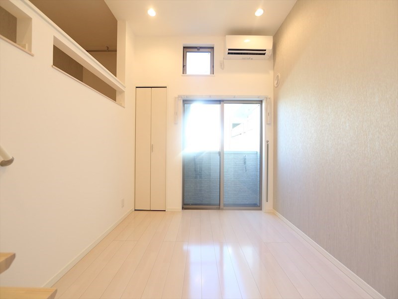 コンフォルタ杉村 洋室6.1帖　上階ロフト6帖（収納でもお部屋でも使えます）