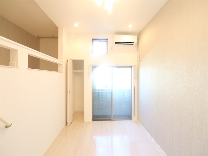 コンフォルタ杉村 洋室6.1帖　上階ロフト6帖（収納でもお部屋でも使えます）
