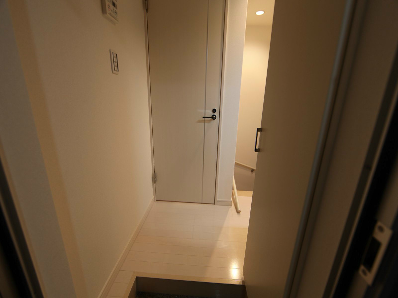 カーサ・フィオーレＲ 玄関　シューズボックス付（収納充実してます）