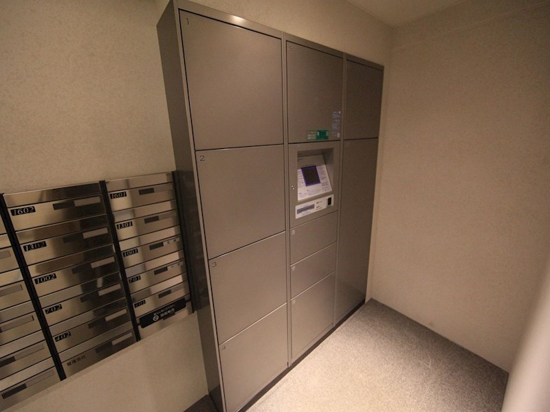 プラウド泉 宅配ＢＯＸ（不在時に荷物を受け取ることができます）
