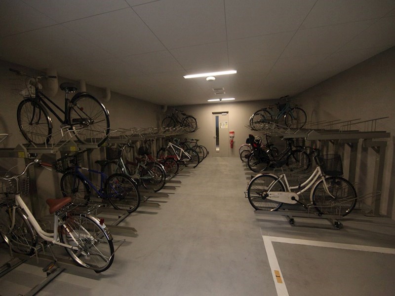 プラウド泉 屋根付駐輪場