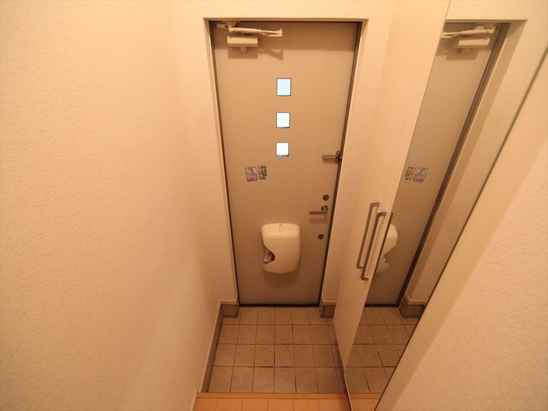 ウェリットメゾンII 玄関　シューズボックス　姿見鏡付き　同系タイプ写真