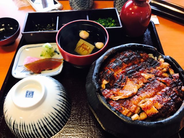 あつた蓬莱軒本店　　　名古屋市熱田区神戸町503