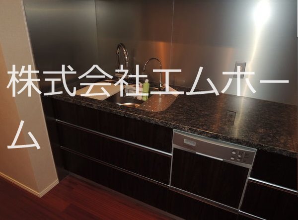 ブリリアタワー名古屋グランスイート システムキッチンガス3口グリル食器洗乾燥機