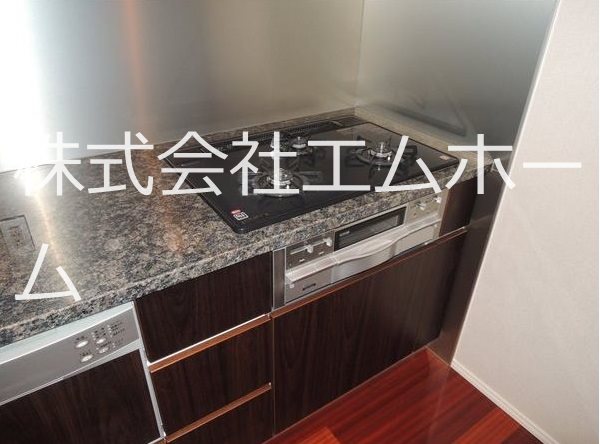 ブリリアタワー名古屋グランスイート システムキッチンガス3口グリル食器洗乾燥機
