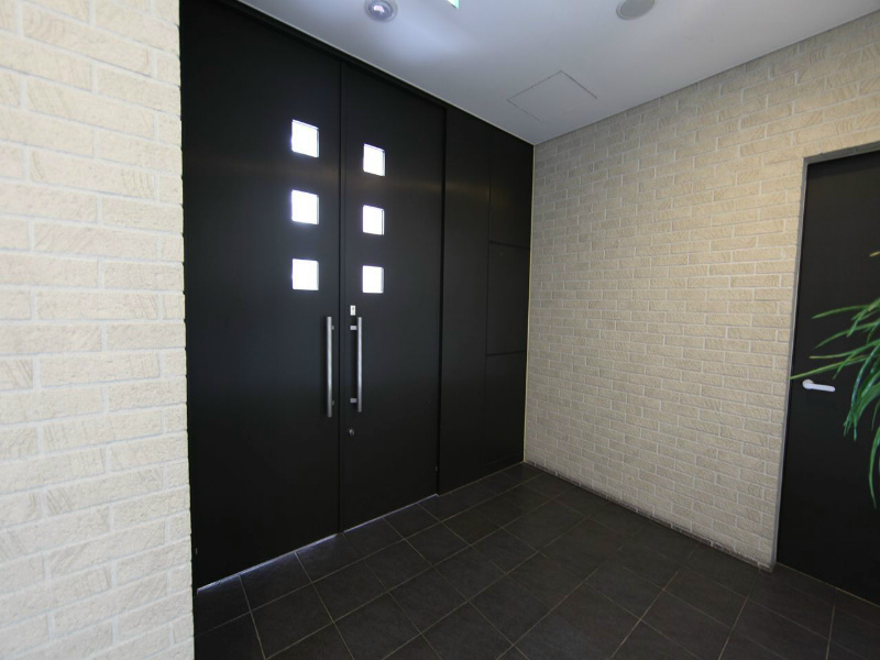 ヴァリエ東別院 エントランス　宅配ＢＯＸ　防犯カメラ　オートロック