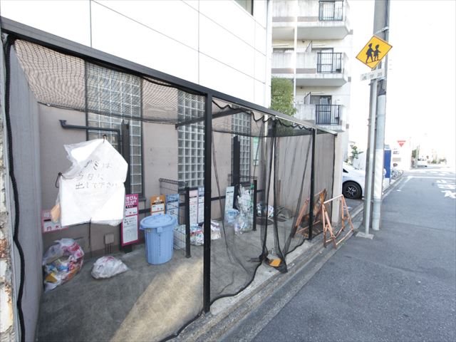 Ｘ－ＯＶＥＲ21覚王山 敷地内ゴミ捨て場