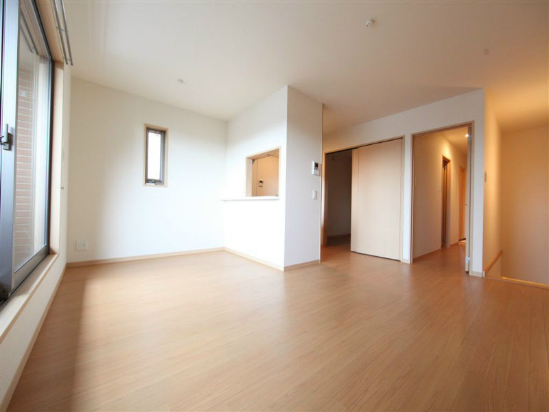 レジデンス桜山 ＬＤＫ12.5帖　全部屋角部屋　カウンターキッチン