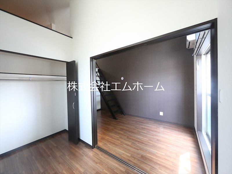 Creo栄生伍番館（クレオ栄生伍番館） 洋室3.67帖　クローゼット（充実しています）同型写真