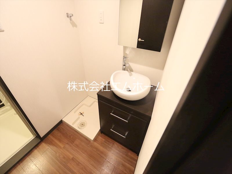 Creo栄生伍番館（クレオ栄生伍番館） 脱衣所　デザイン洗面台付　同型写真