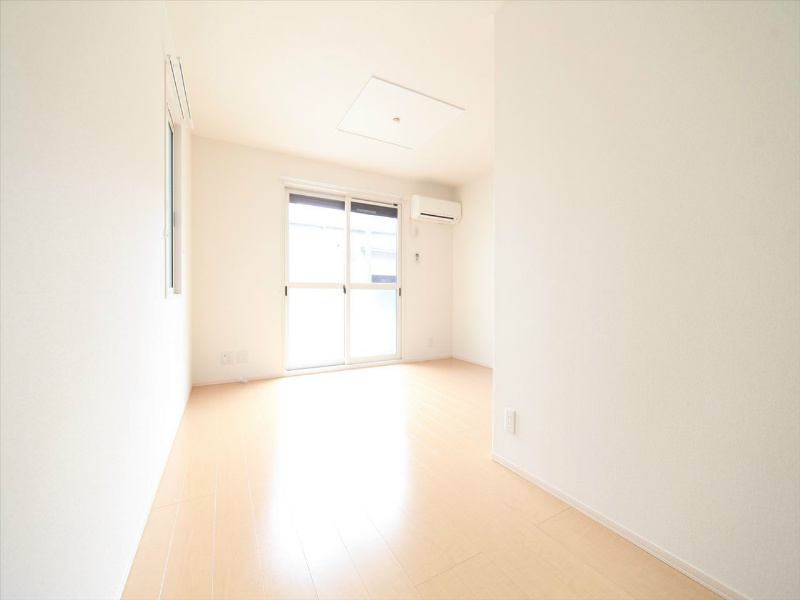 光ＨＯＵＳＥ ＬＤＫ10帖　エアコン完備　2面採光　南面庭付き